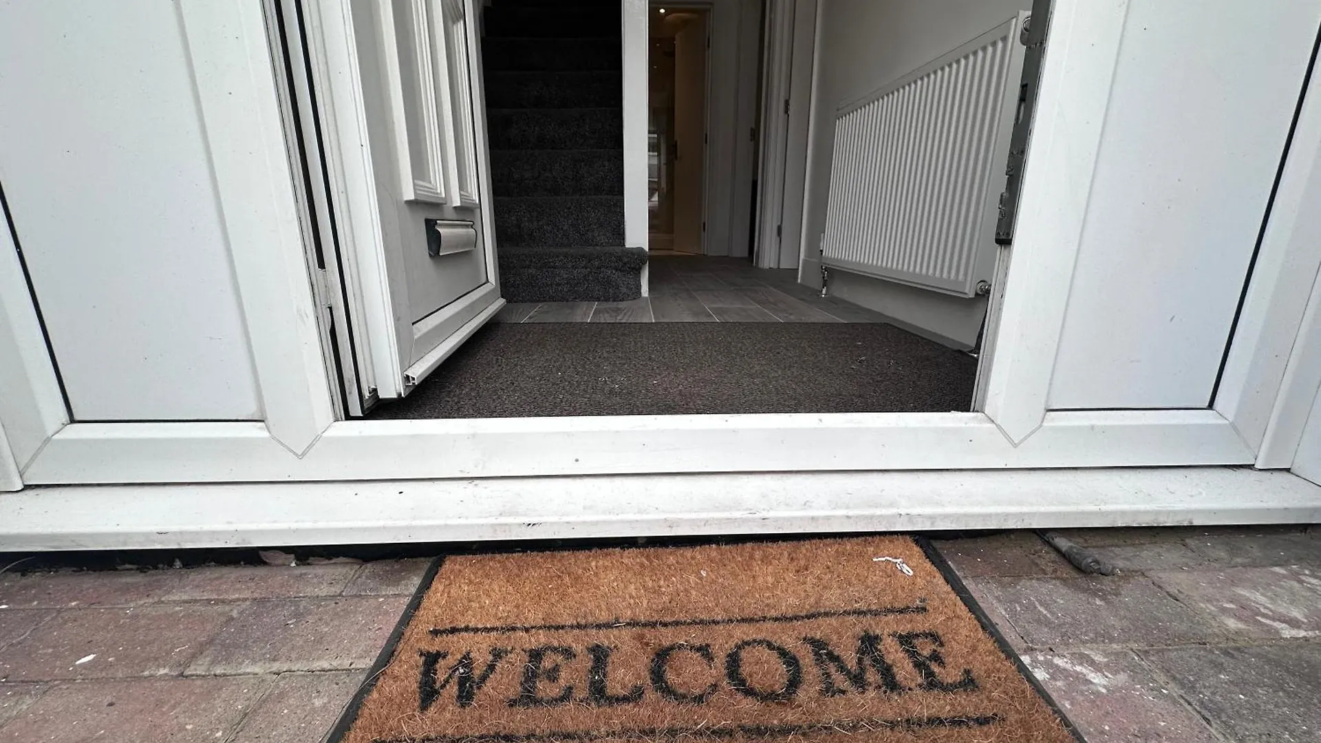 Beautiful House Sleeps 10 Guests, London, Near Eastbrook Film Studios, Great Value For Families And Groups Dagenham United Kingdom