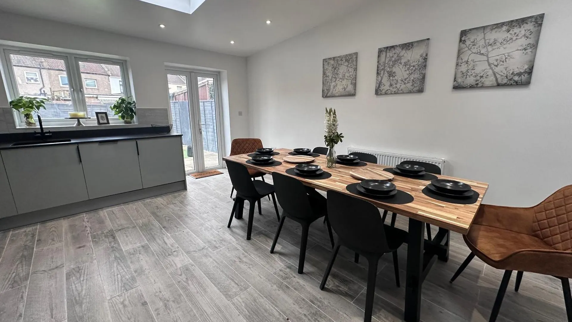 Beautiful House Sleeps 10 Guests, London, Near Eastbrook Film Studios, Great Value For Families And Groups Dagenham Holiday home