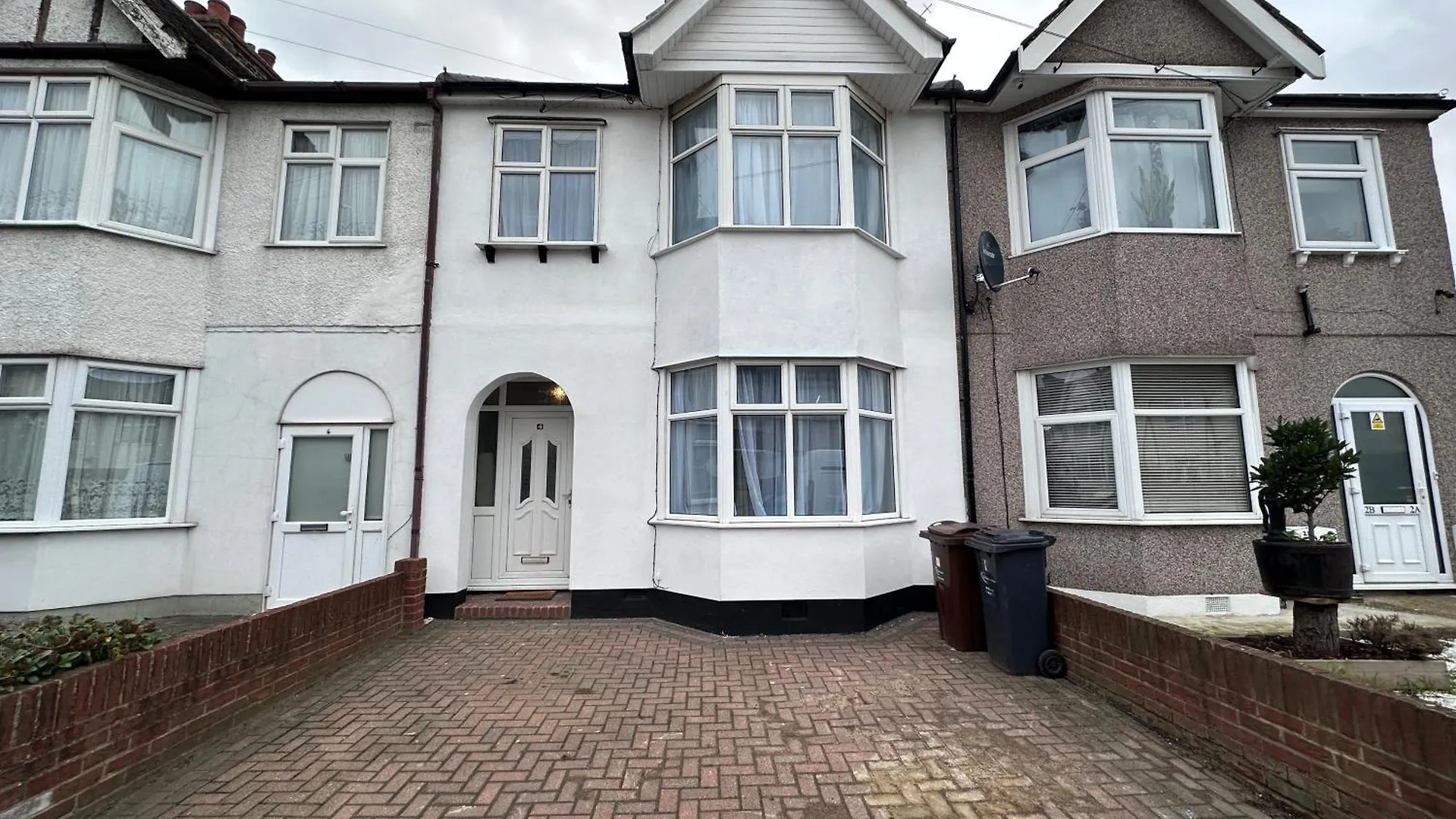 Beautiful House Sleeps 10 Guests, London, Near Eastbrook Film Studios, Great Value For Families And Groups Dagenham