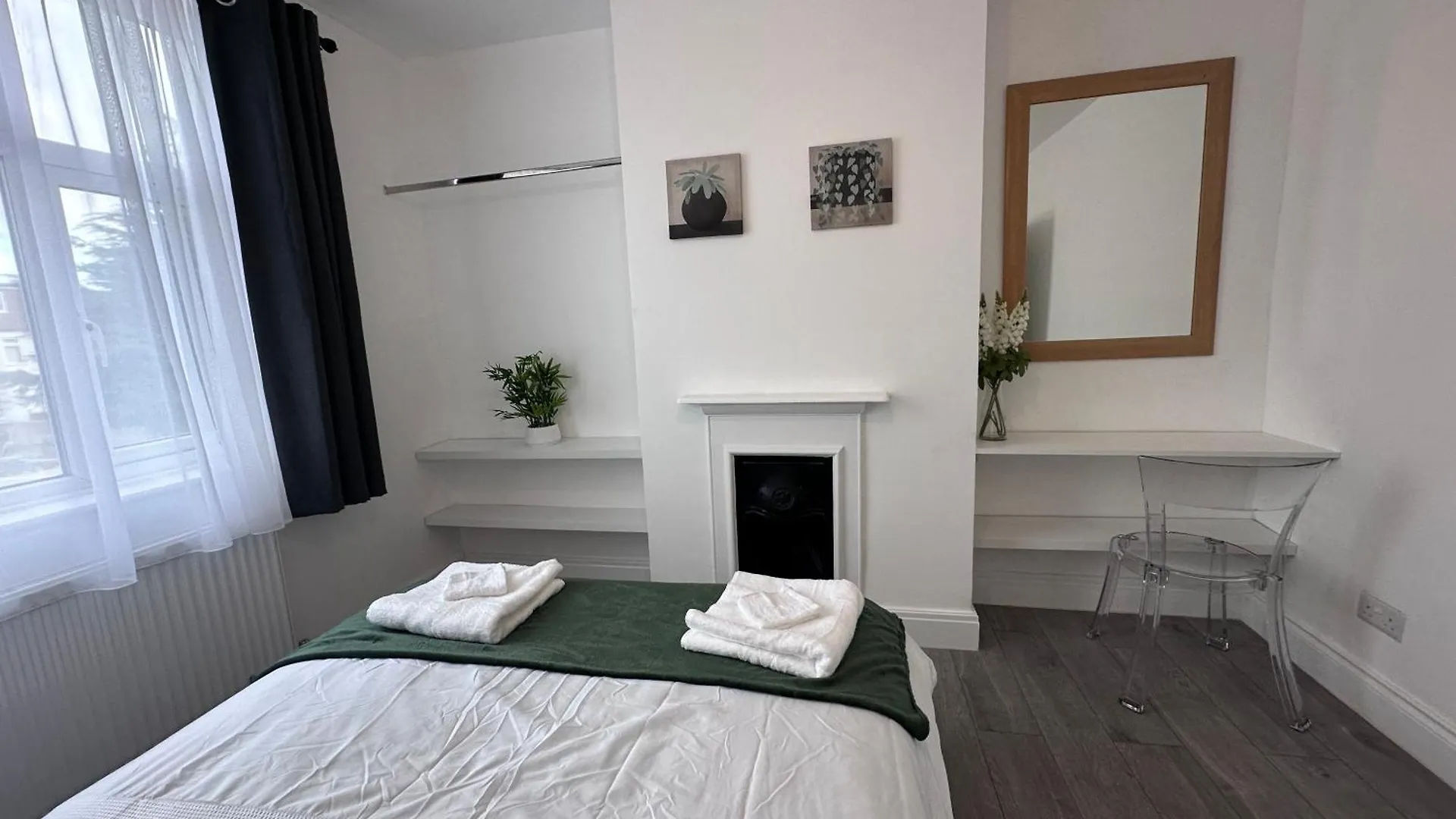 Beautiful House Sleeps 10 Guests, London, Near Eastbrook Film Studios, Great Value For Families And Groups Dagenham 0*,