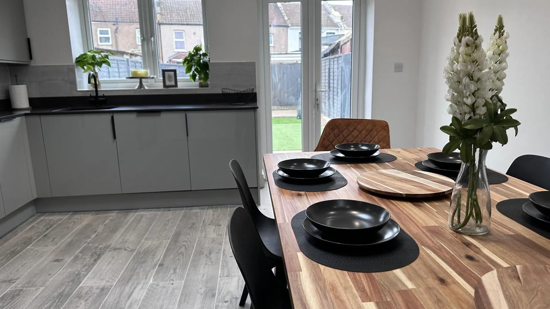 Beautiful House Sleeps 10 Guests, London, Near Eastbrook Film Studios, Great Value For Families And Groups Dagenham
