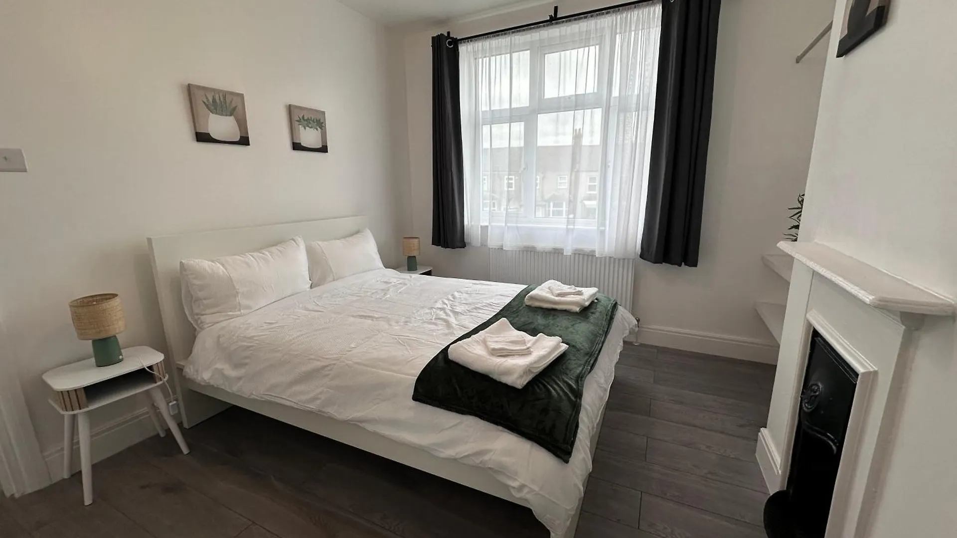 Beautiful House Sleeps 10 Guests, London, Near Eastbrook Film Studios, Great Value For Families And Groups Dagenham United Kingdom