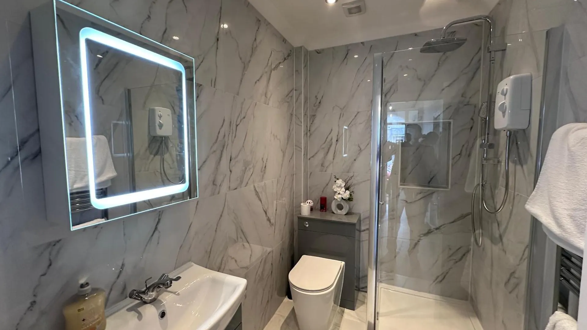 Holiday home Beautiful House Sleeps 10 Guests, London, Near Eastbrook Film Studios, Great Value For Families And Groups Dagenham