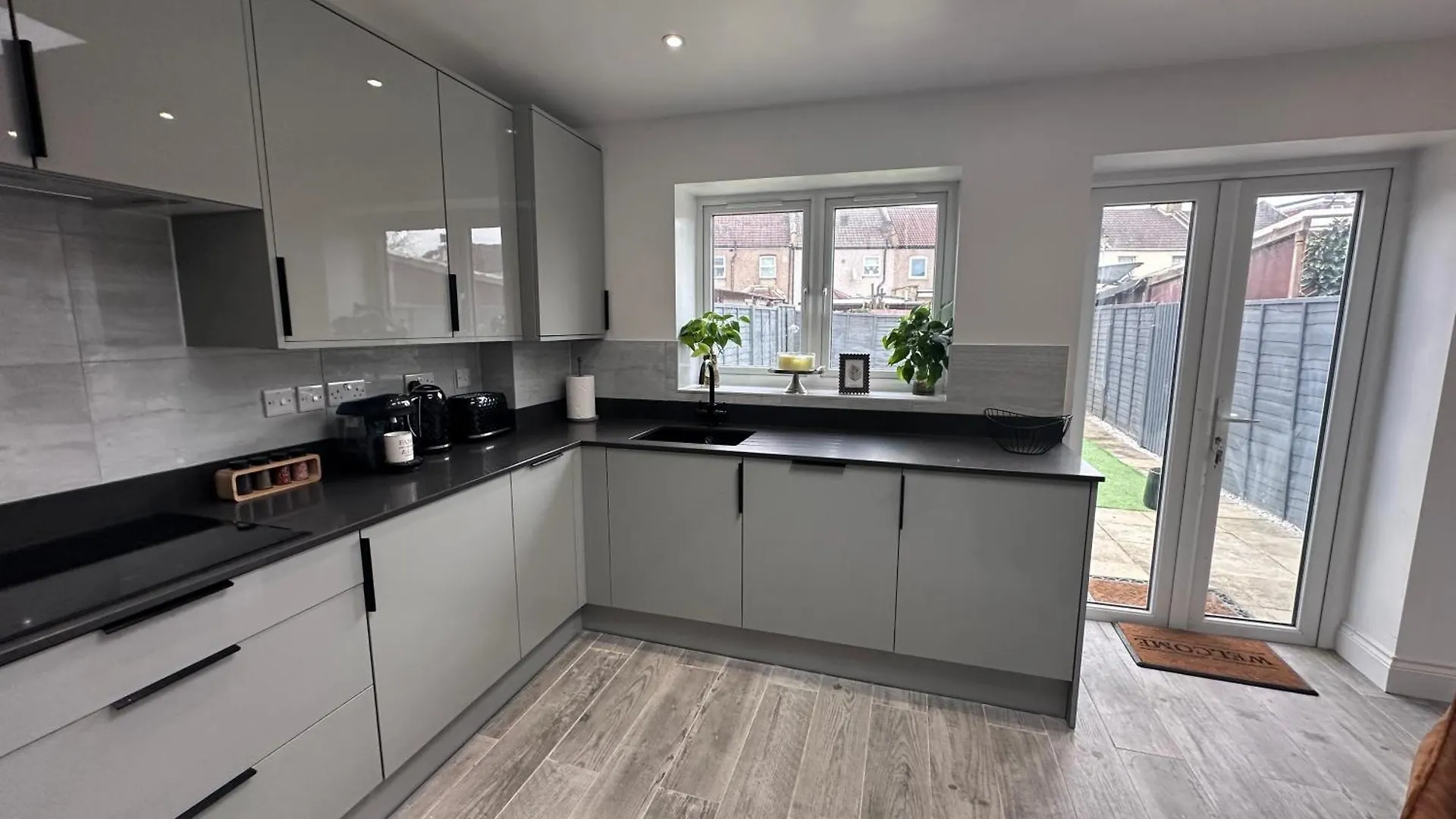 Beautiful House Sleeps 10 Guests, London, Near Eastbrook Film Studios, Great Value For Families And Groups Dagenham Holiday home