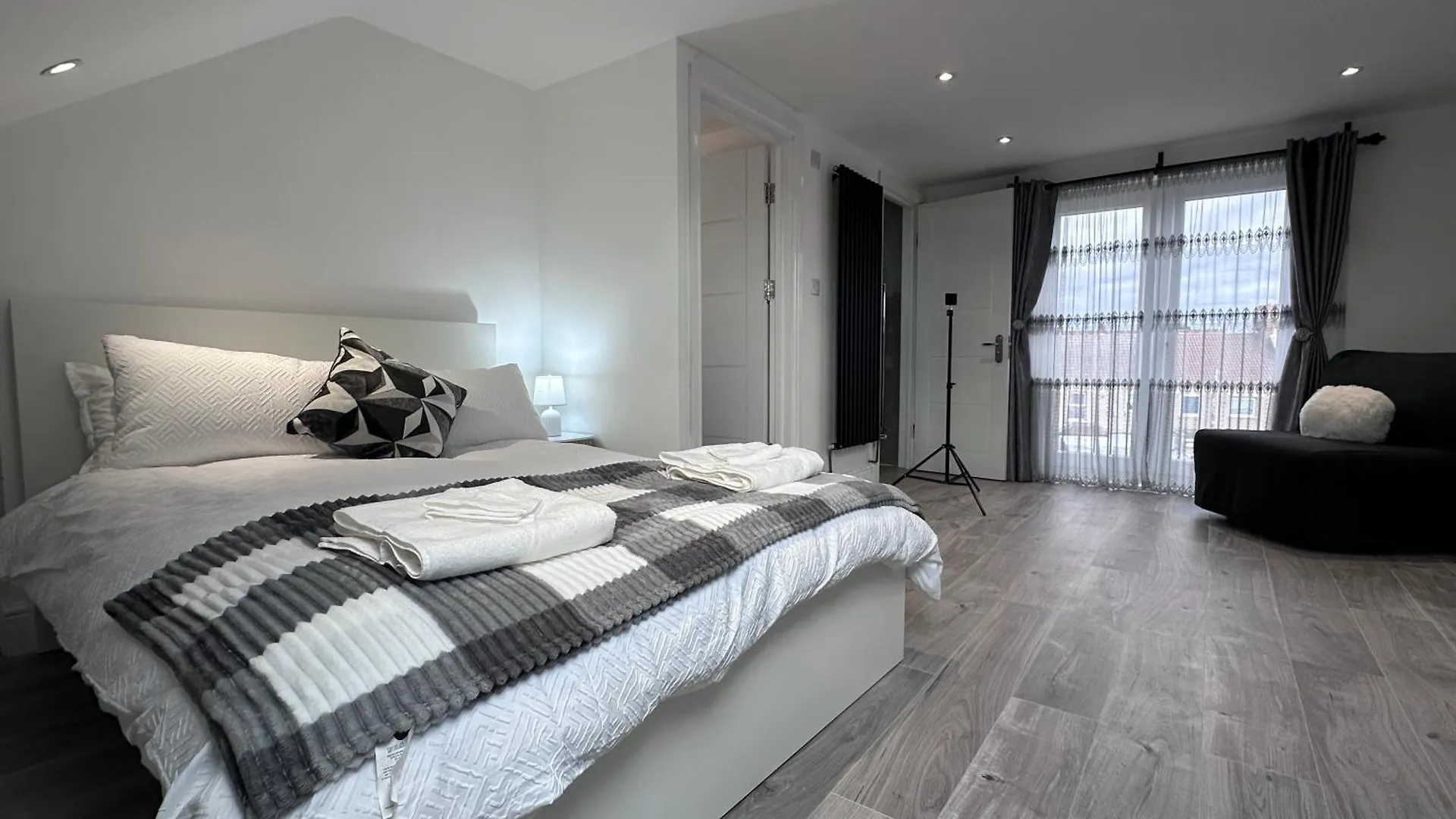 Beautiful House Sleeps 10 Guests, London, Near Eastbrook Film Studios, Great Value For Families And Groups Dagenham United Kingdom