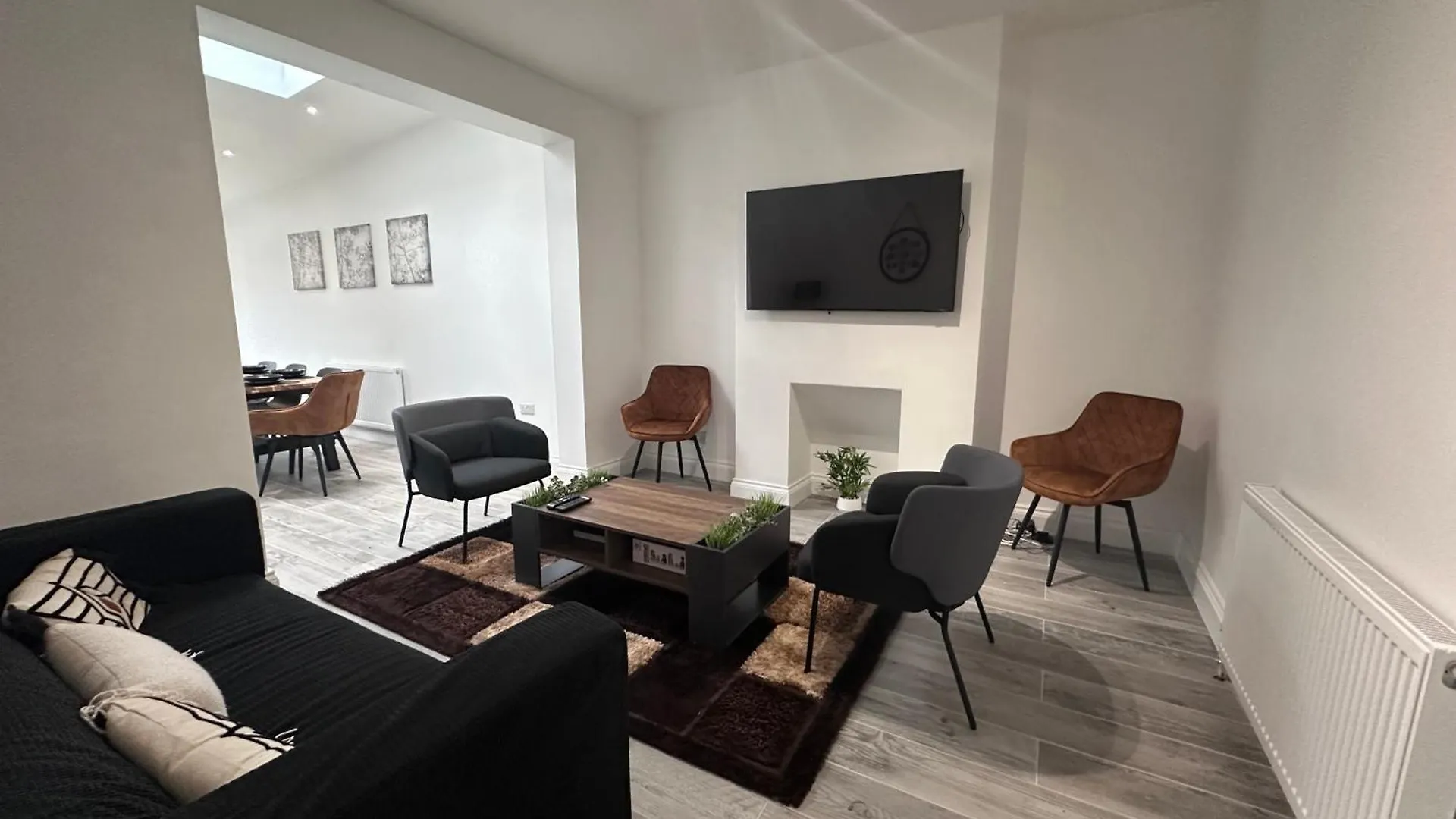 Beautiful House Sleeps 10 Guests, London, Near Eastbrook Film Studios, Great Value For Families And Groups Dagenham 0*,  United Kingdom