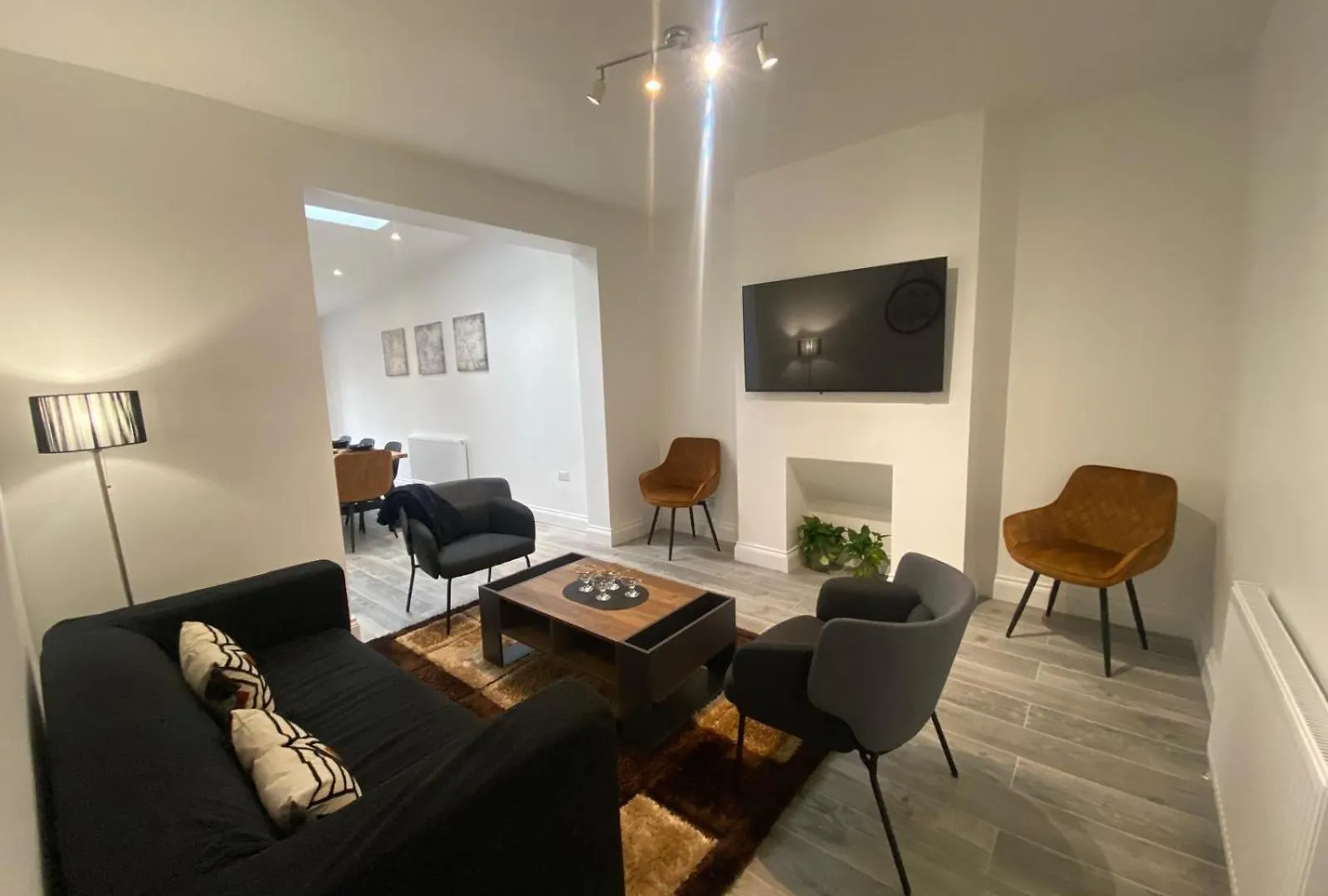Beautiful House Sleeps 10 Guests, London, Near Eastbrook Film Studios, Great Value For Families And Groups Dagenham 0*,