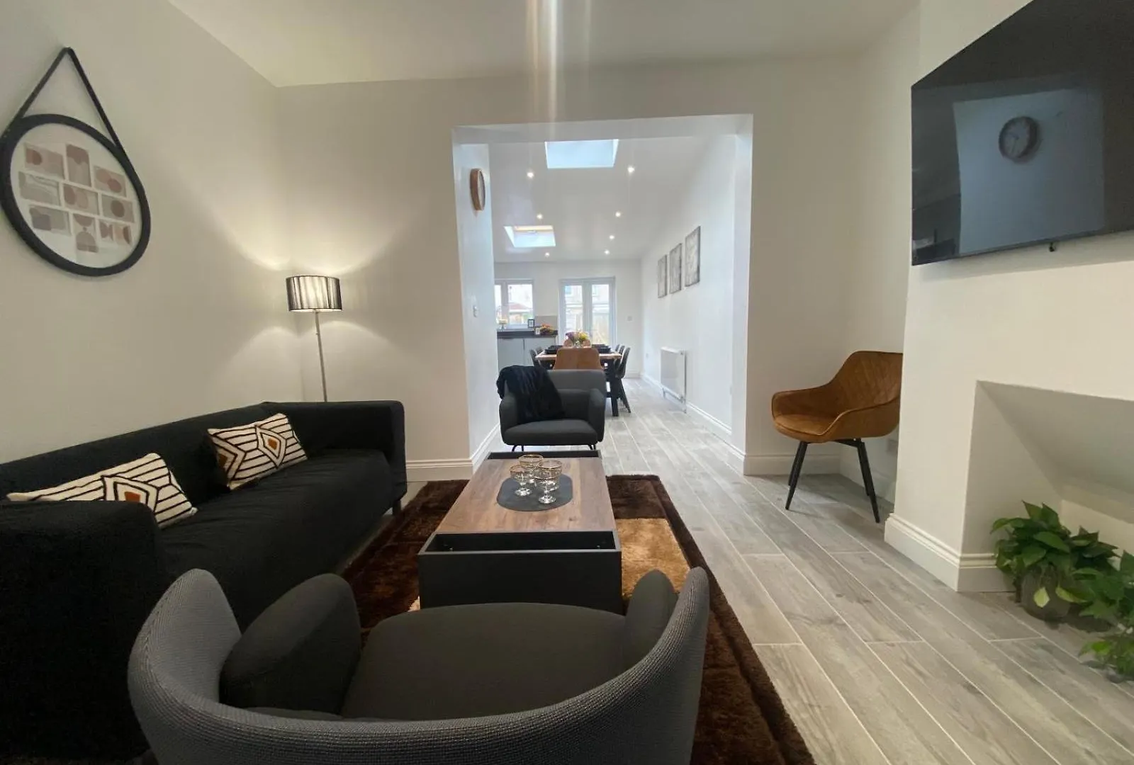 Holiday home Beautiful House Sleeps 10 Guests, London, Near Eastbrook Film Studios, Great Value For Families And Groups Dagenham