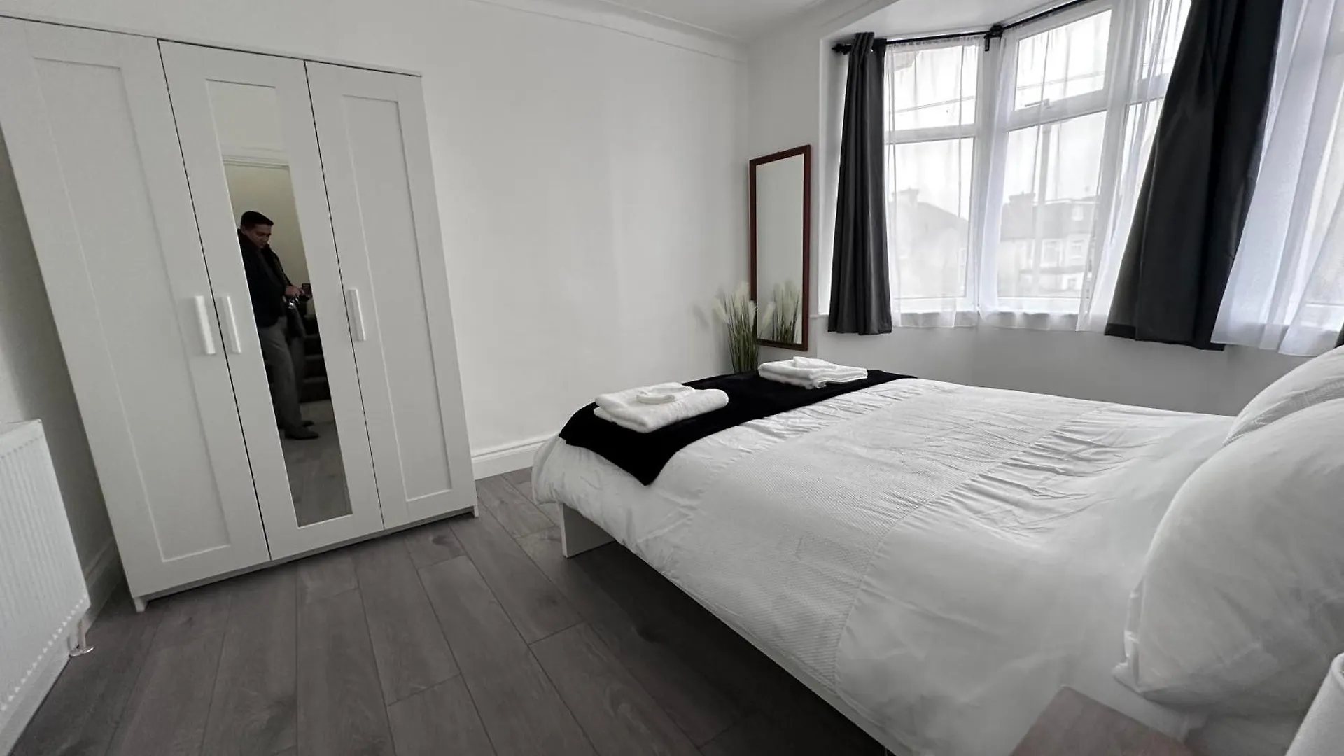Beautiful House Sleeps 10 Guests, London, Near Eastbrook Film Studios, Great Value For Families And Groups Dagenham United Kingdom