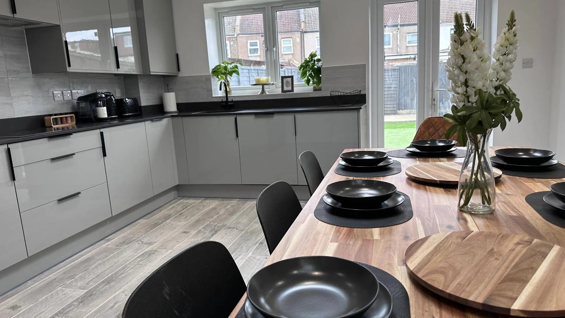 Beautiful House Sleeps 10 Guests, London, Near Eastbrook Film Studios, Great Value For Families And Groups Dagenham Holiday home