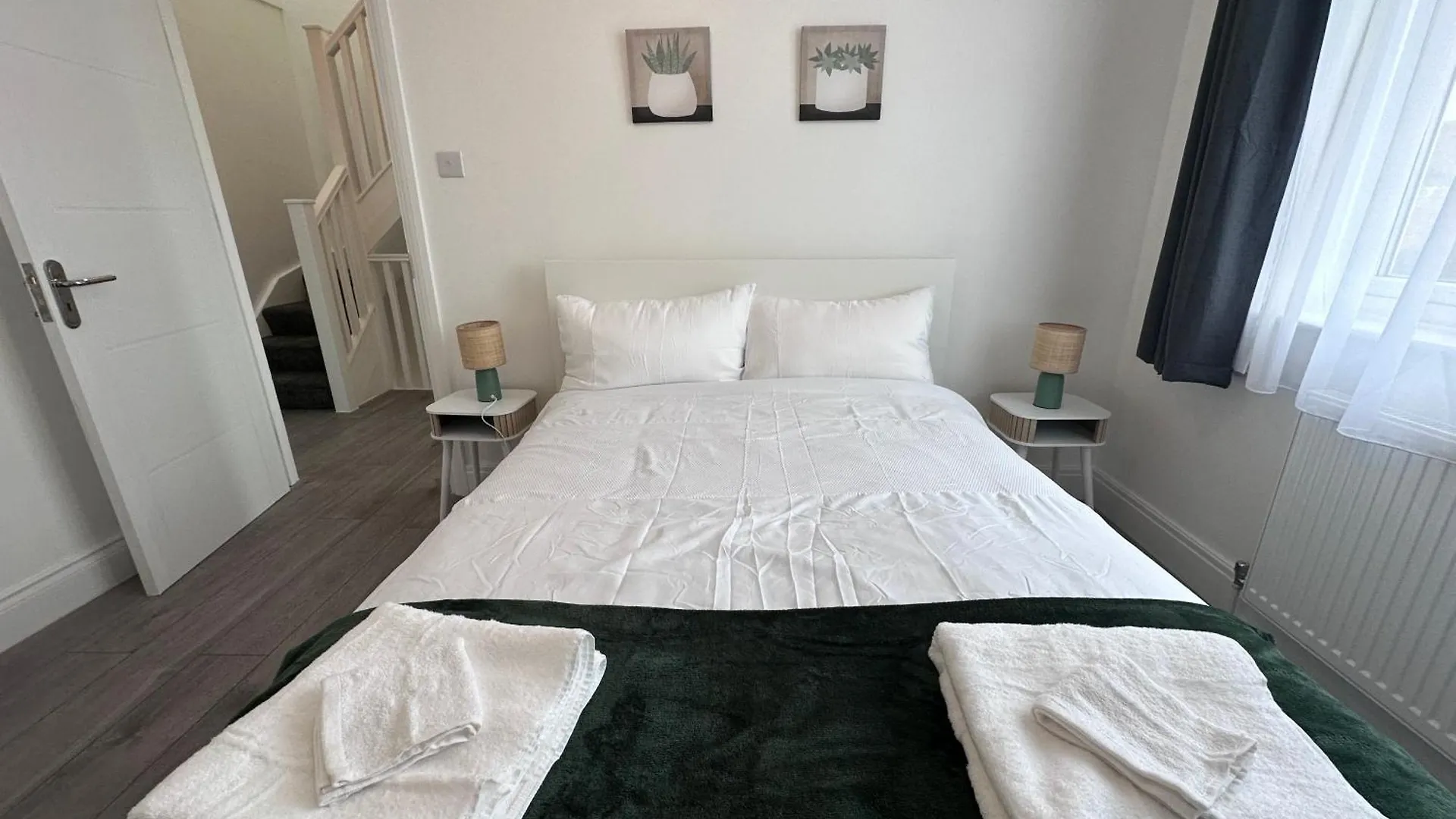 Holiday home Beautiful House Sleeps 10 Guests, London, Near Eastbrook Film Studios, Great Value For Families And Groups Dagenham